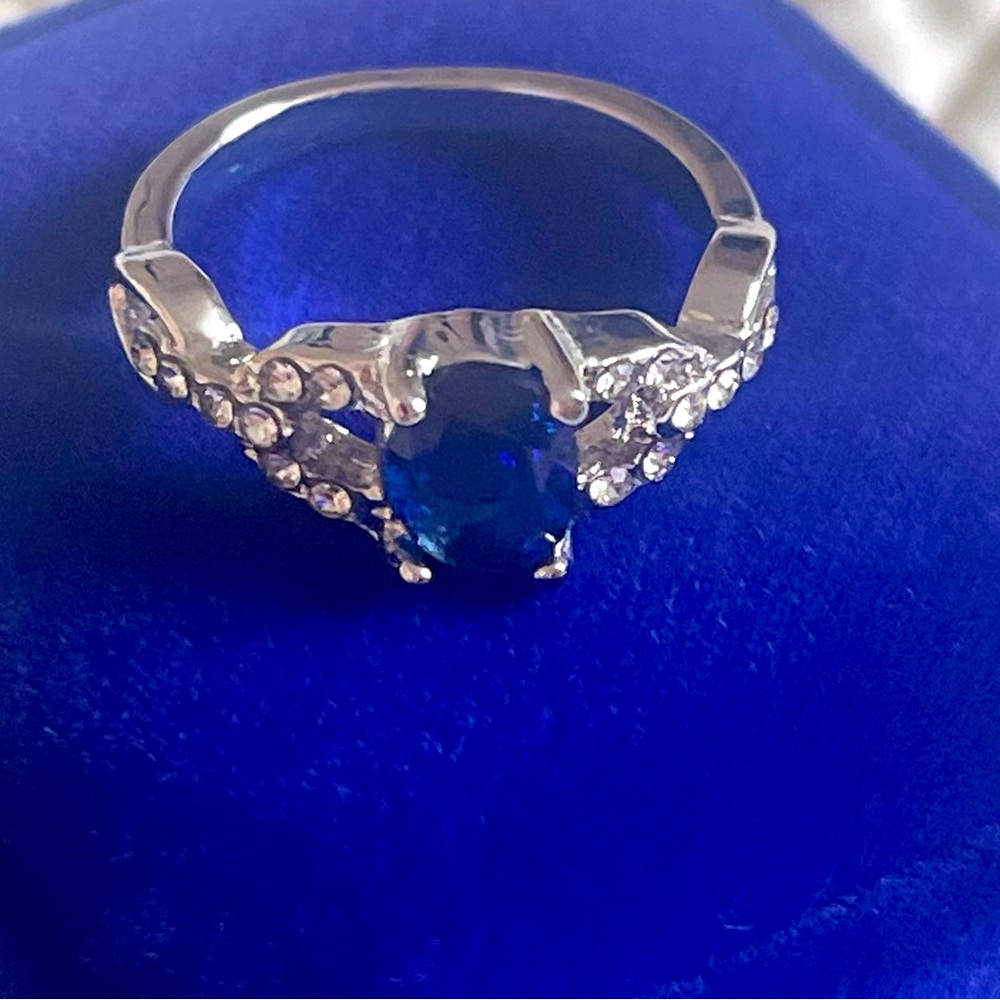 Elegant Blue Zircon Ring Silver Plated Shining Interlock Shape .
